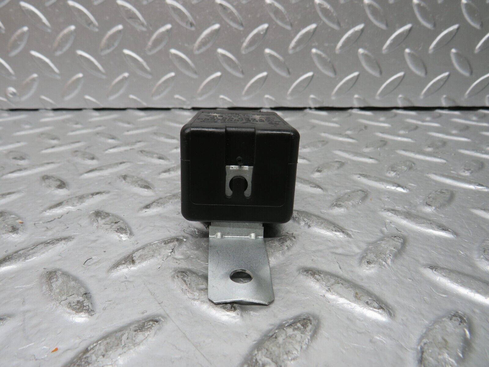 27193 Mercedes-Benz W123 280E Rear Heated Window Relay 1078200010