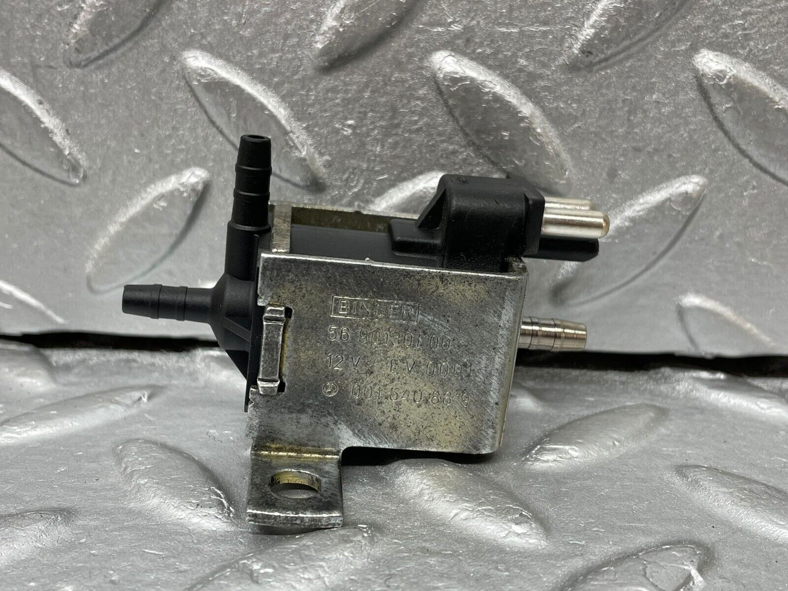 37965 Mercedes-Benz A124 320E Cabriolet Vacuum Control Valve 0015408697