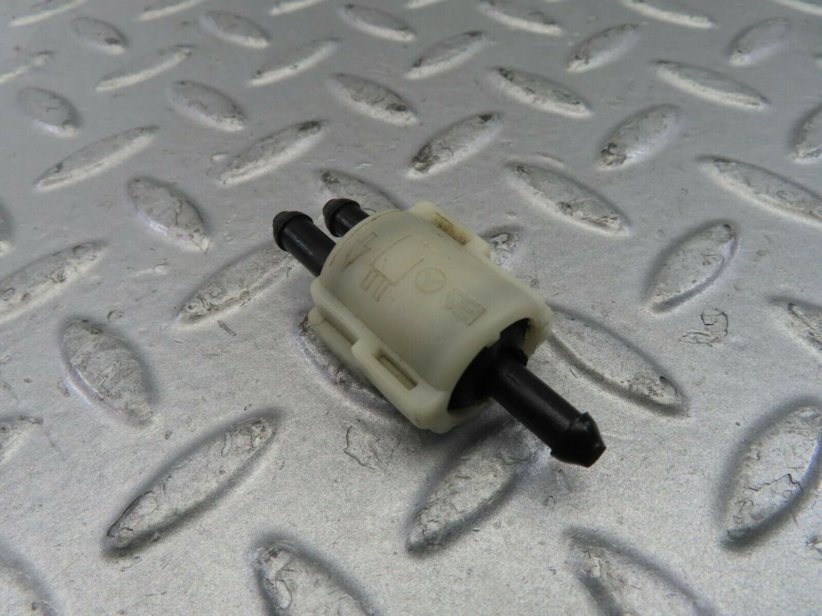 10379 Mercedes-Benz W201 190E Windscreen Washer Fluid Distributor