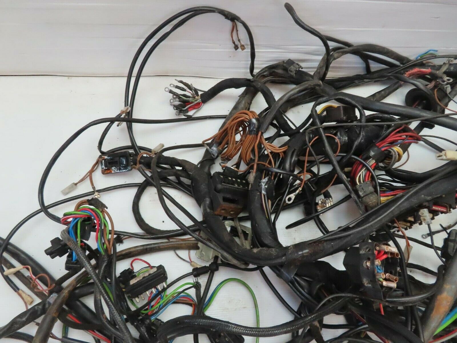 10937 Mercedes-Benz W123 230E Engine Chassis Body Wire Wiring Harness