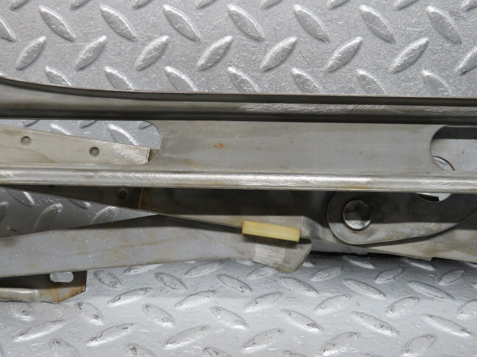 40118 Mercedes-Benz R107 350SL Front Right Manual Window Regulator 1077250602