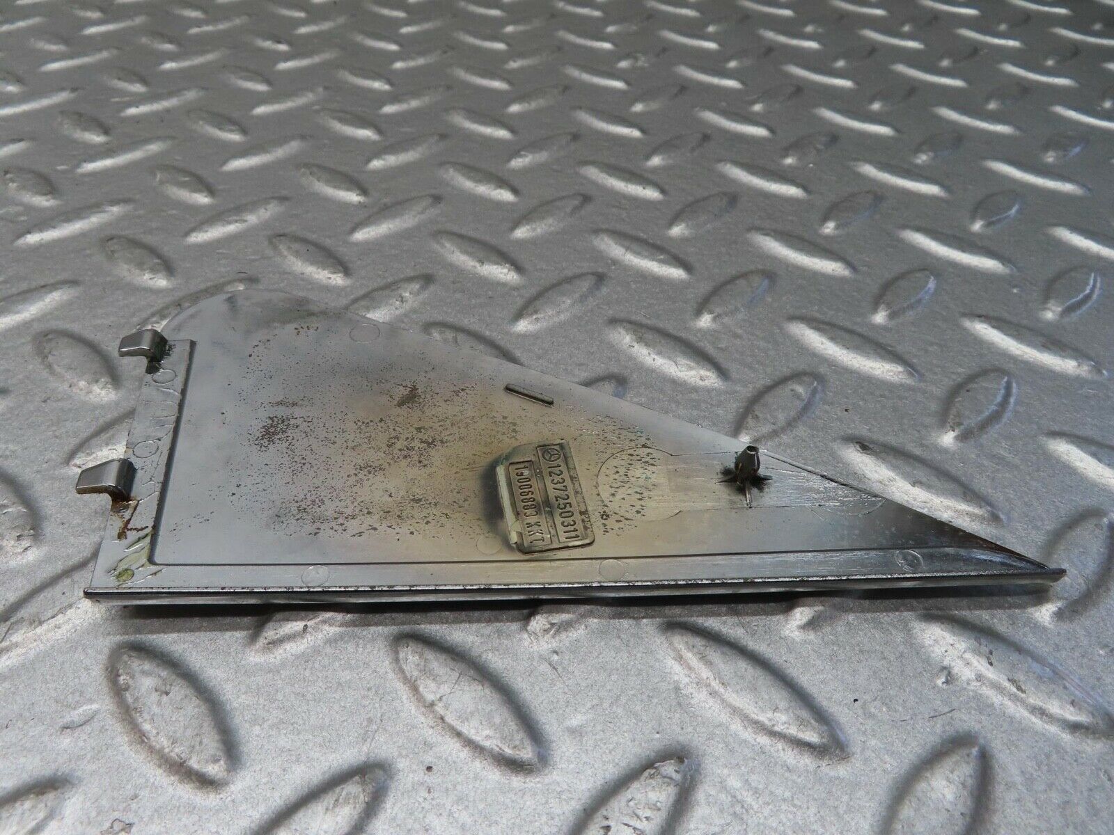 13620 Mercedes-Benz W123 200 Mirror Triangle Cover Left Side 1237250311