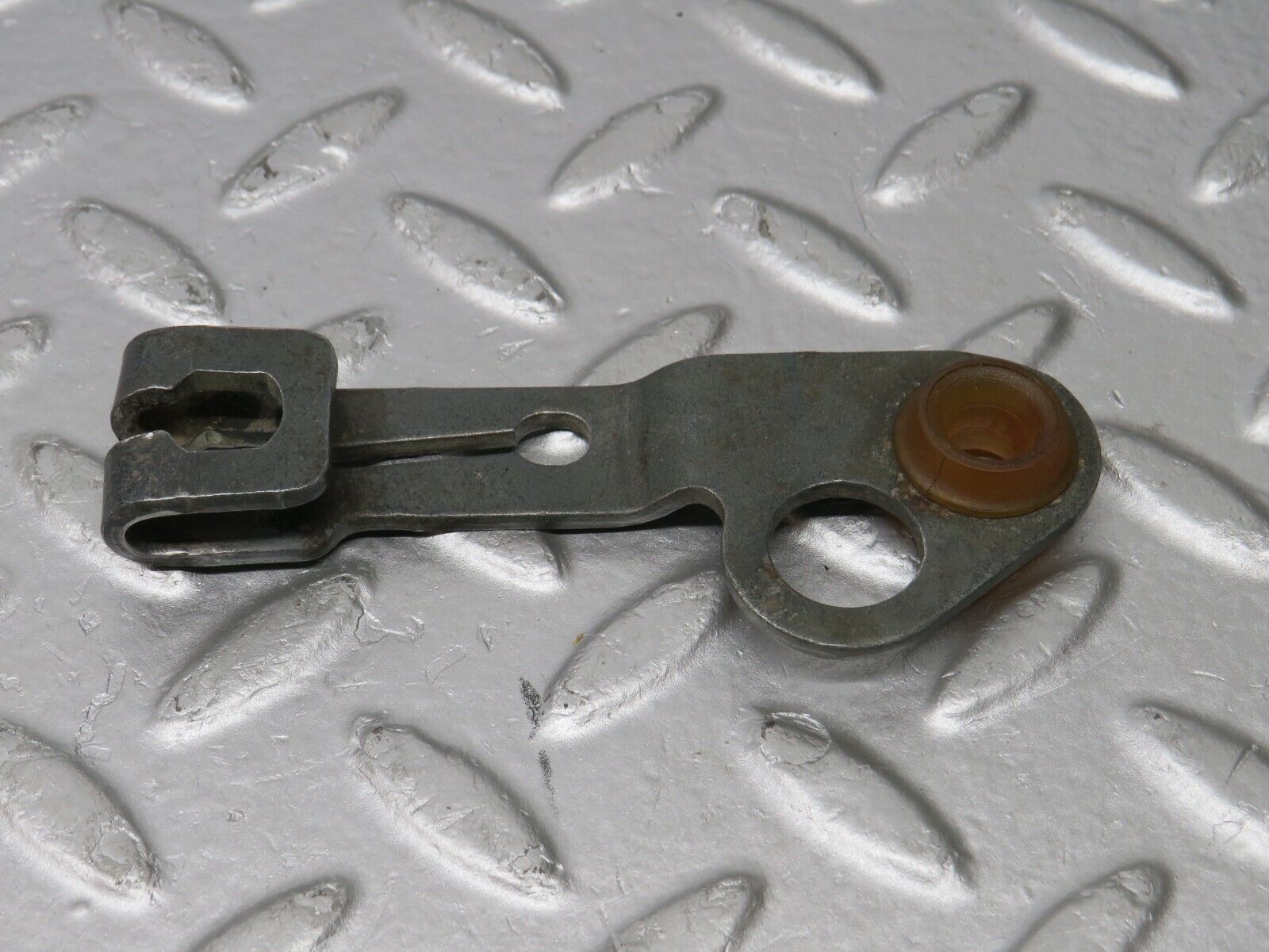 39707 Mercedes-Benz R129 320SL Coupe Automatic Gearbox Linkage Bracket