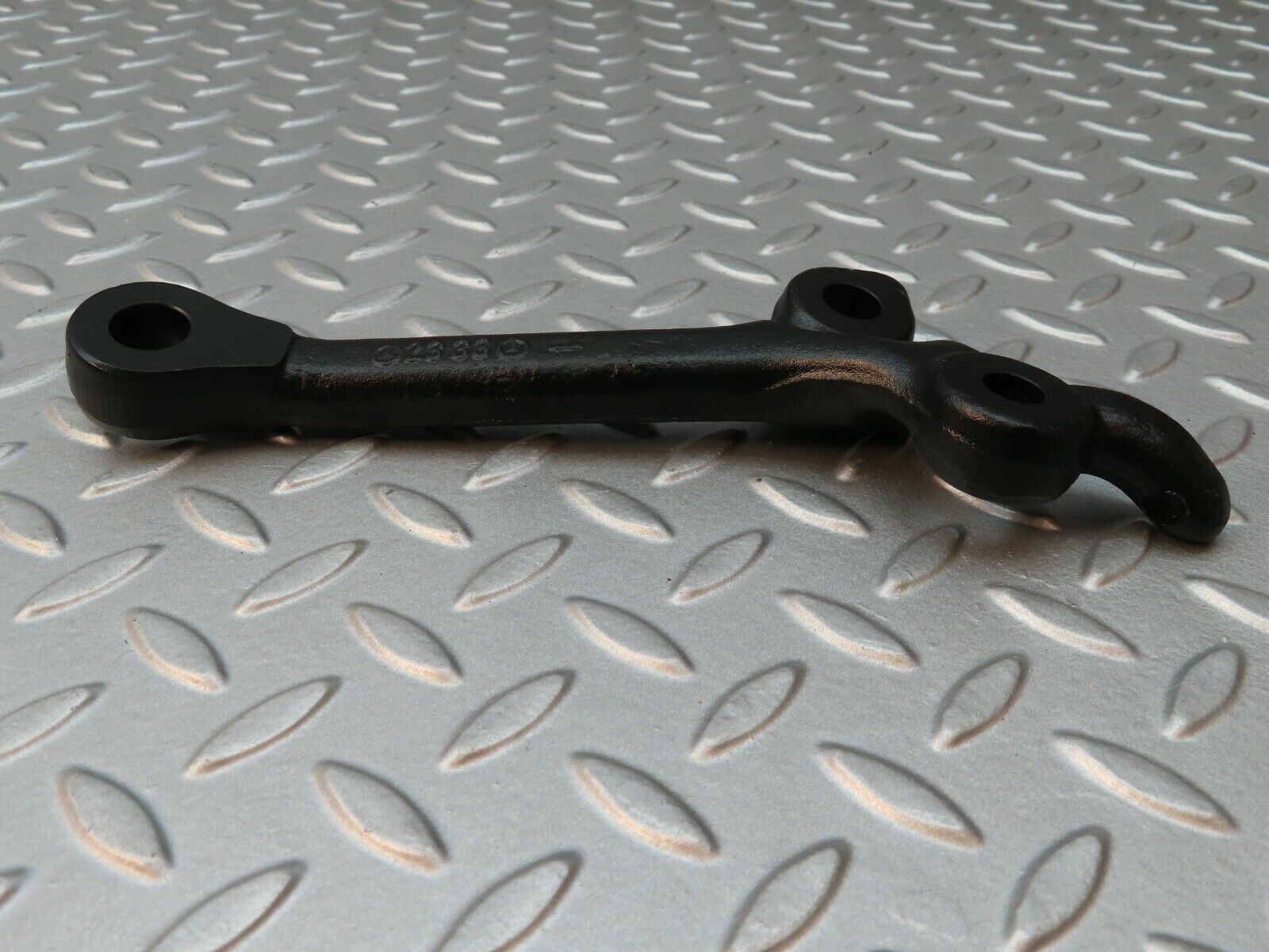 4051 Mercedes-Benz S123 200T Wagon Steering Arm