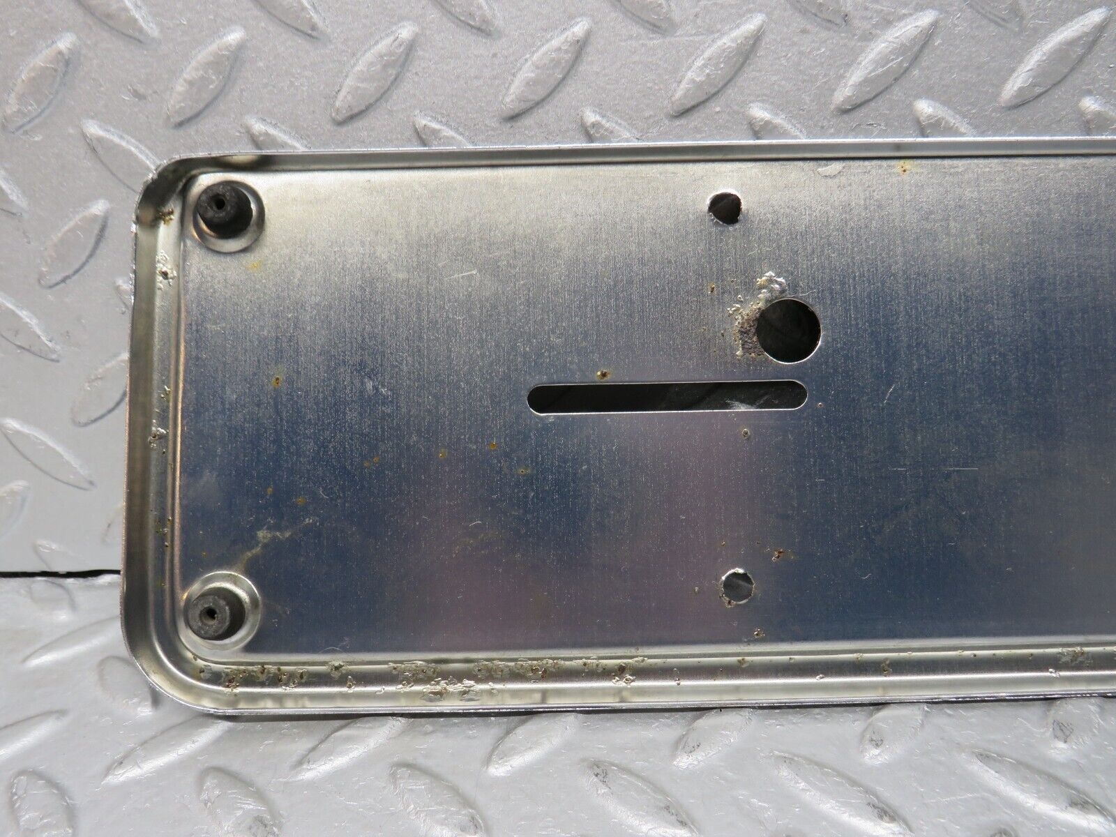 38162 Mercedes-Benz A124 320E Cabriolet Rear number Plate Holder