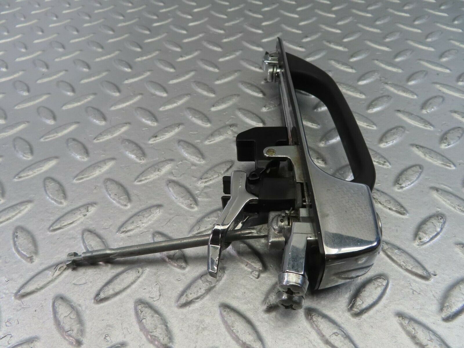 10824 Mercedes-Benz W123 230E Exterior Chrome Door Handle Front Left No Key