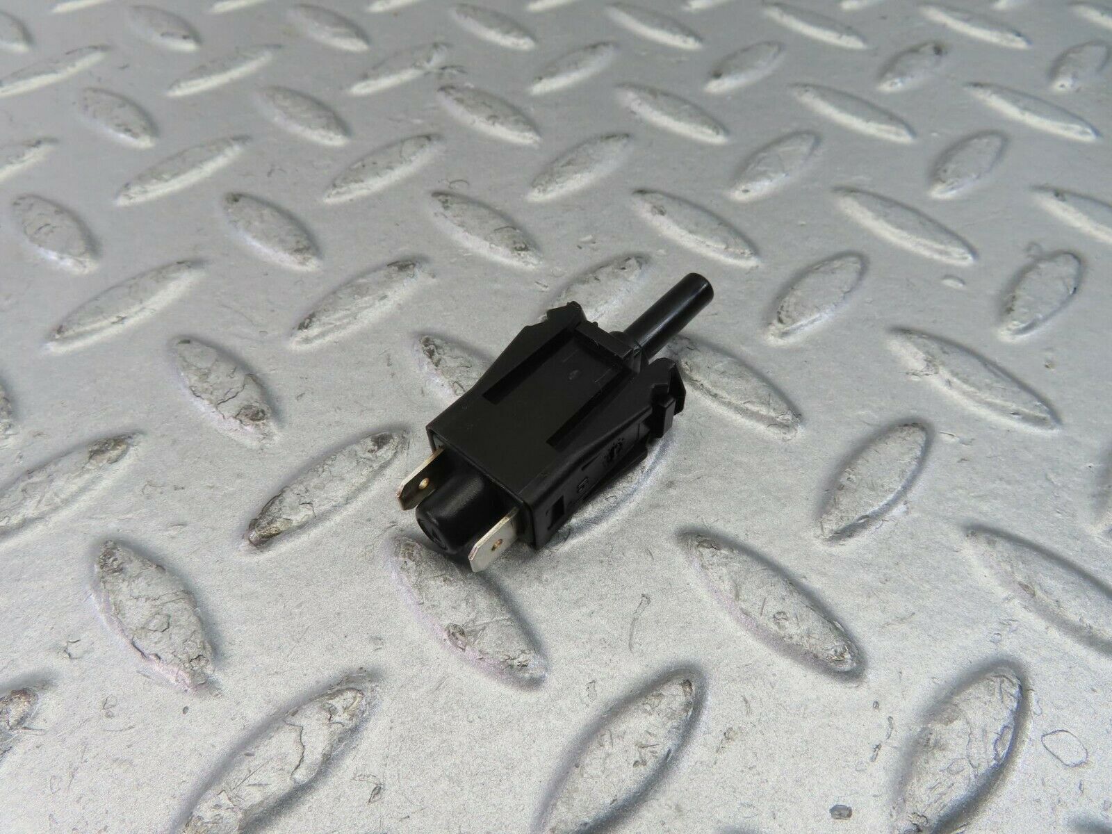 10405 Mercedes-Benz W201 190E Door Contact Switch 0015458714