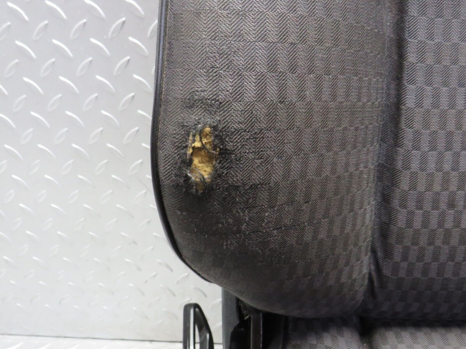 31576 Mercedes-Benz W201 190LE 1.8L Front Right Driver Seat Black