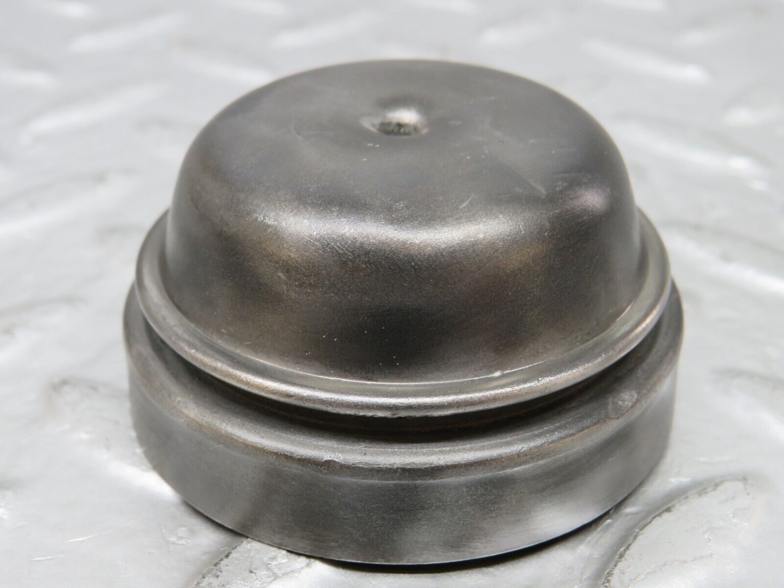 25551 Mercedes-Benz W123 200 Wheel Hub Locking Cap