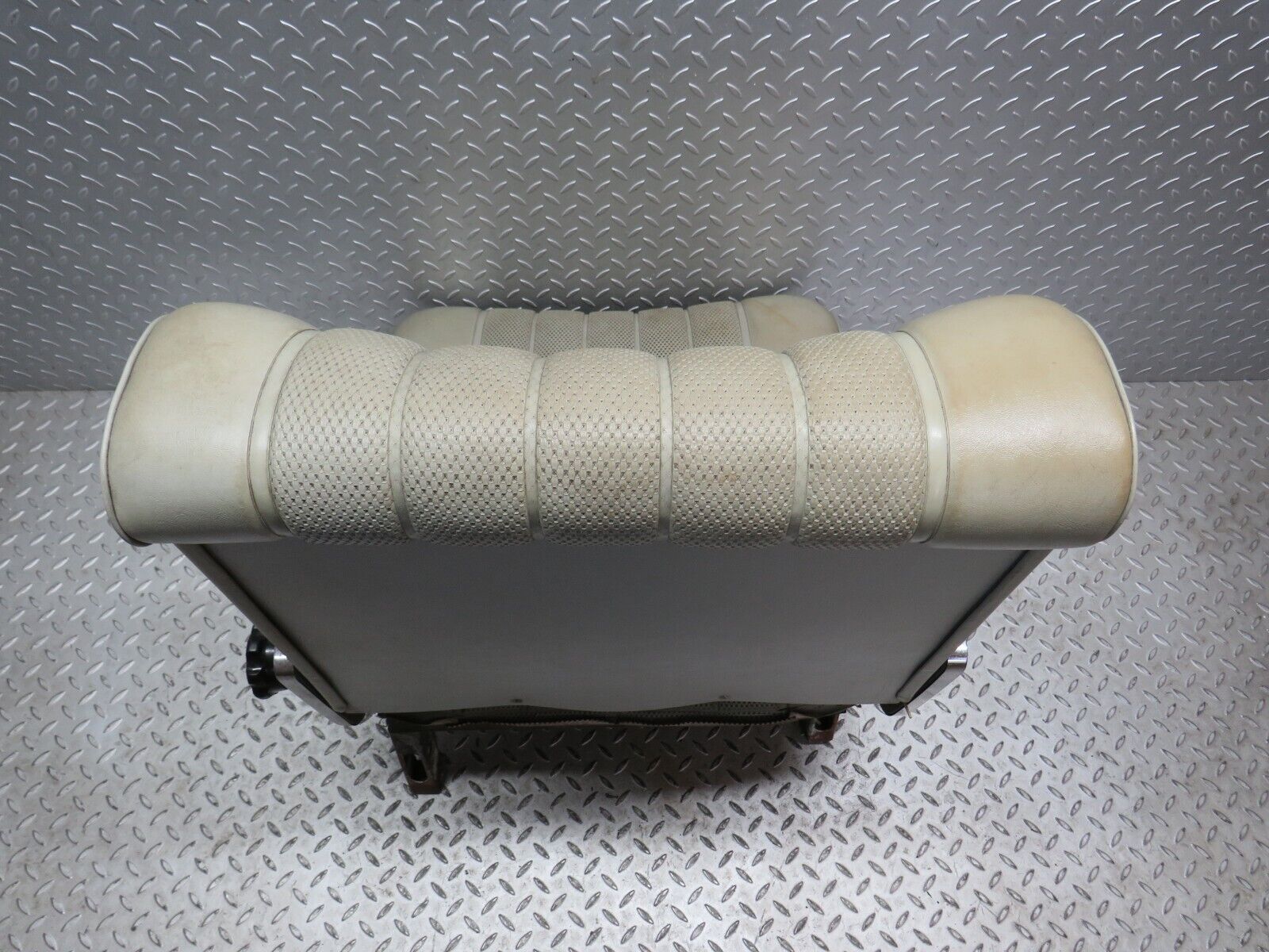 40510 Mercedes-Benz W110 230 Front Right Seat Leather Beige