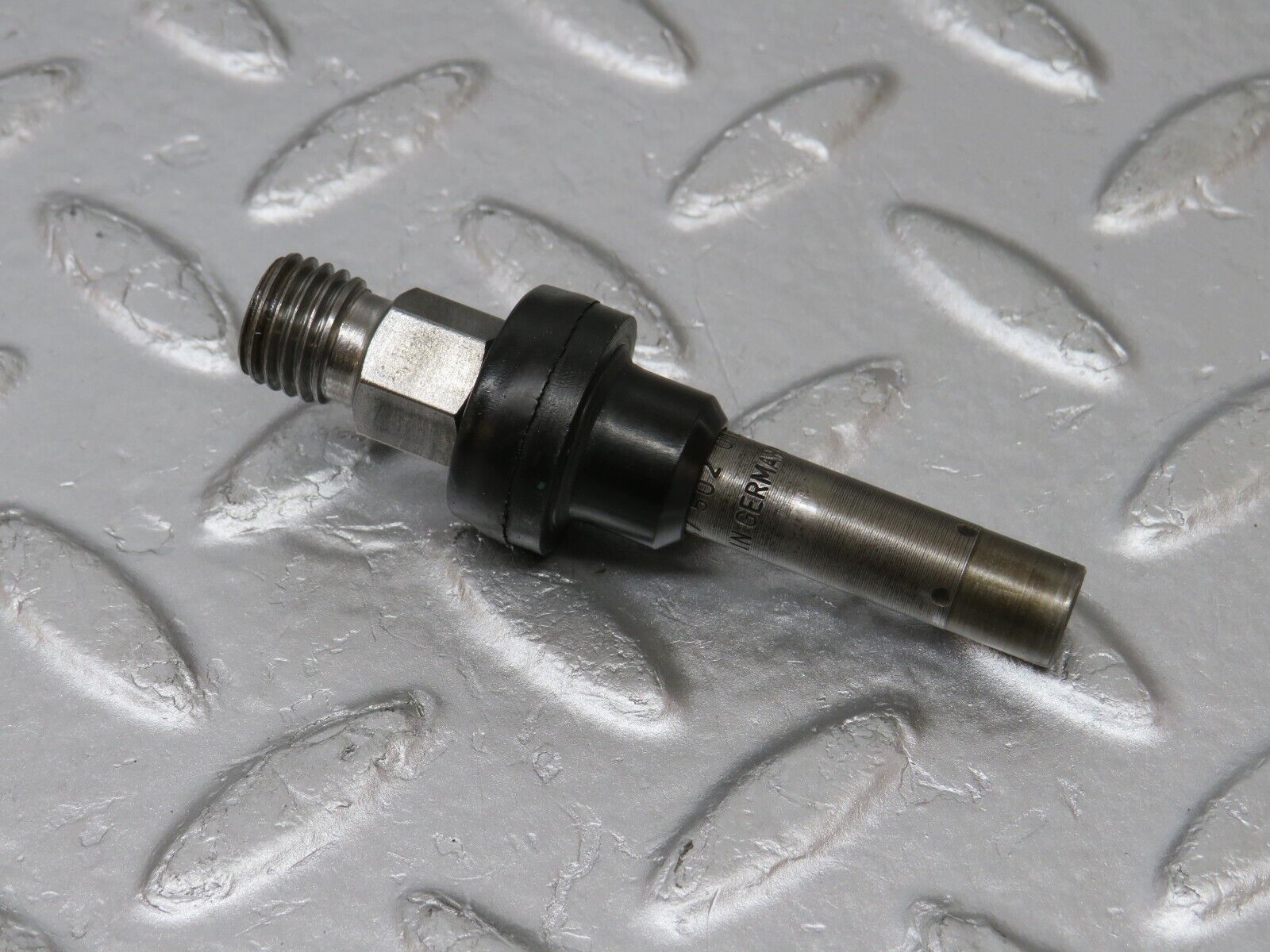 33686 Mercedes-Benz W201 190E 2.0L Fuel Injector Bosch 0437502010