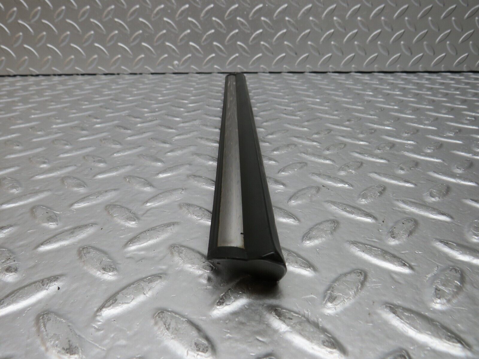 0067 Mercedes-Benz W116 350SE Front Right Wing Lower Trim