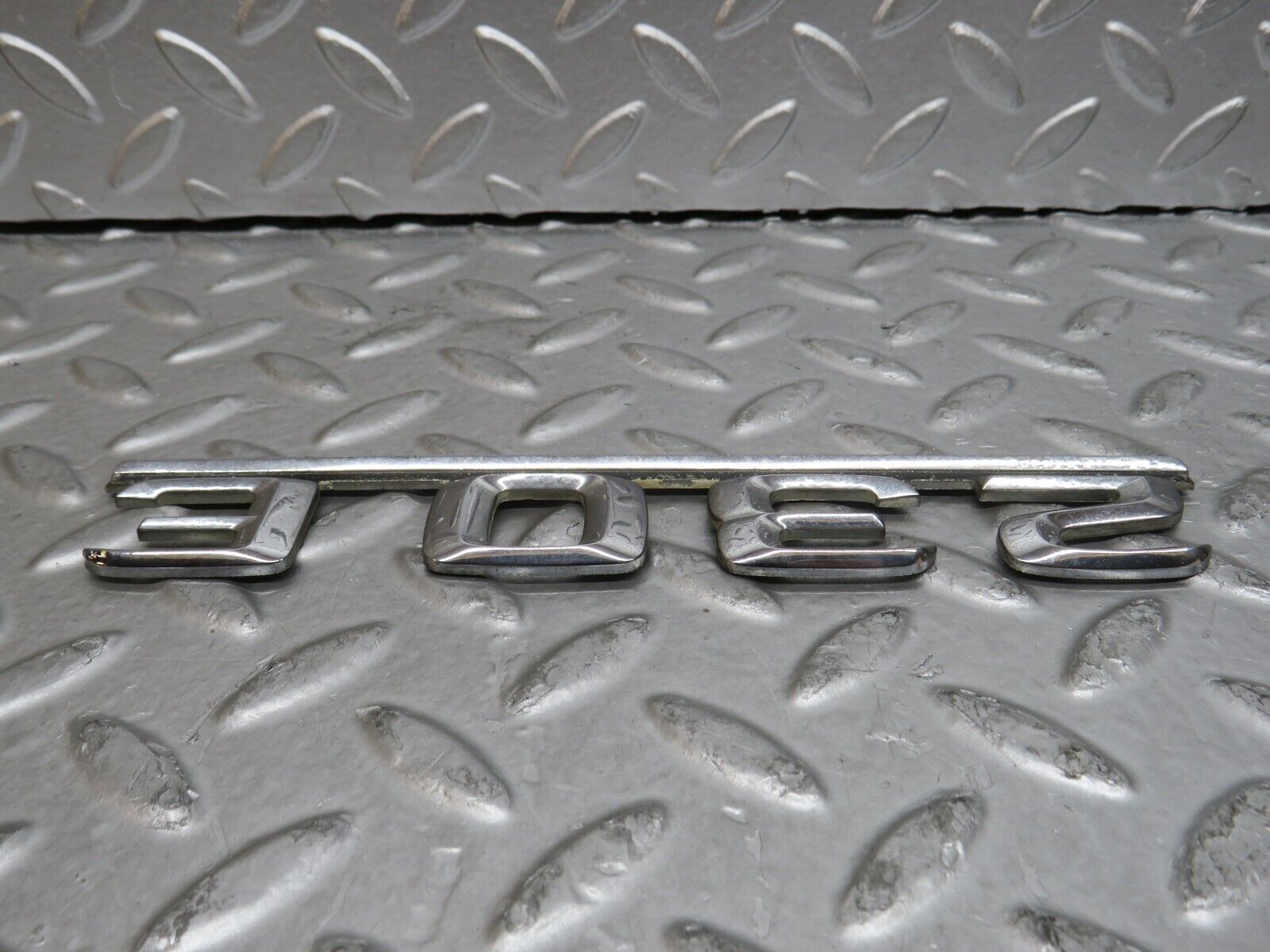 29469 Mercedes-Benz W124 230E Trunk Lid Badge Emblem