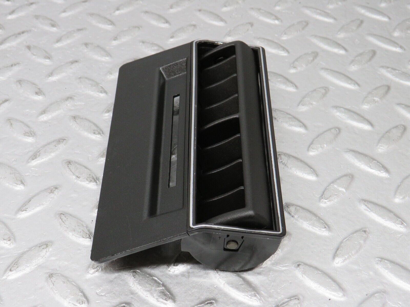 36187 Mercedes-Benz W126 420SE Centre Console Air Vent 1268300013