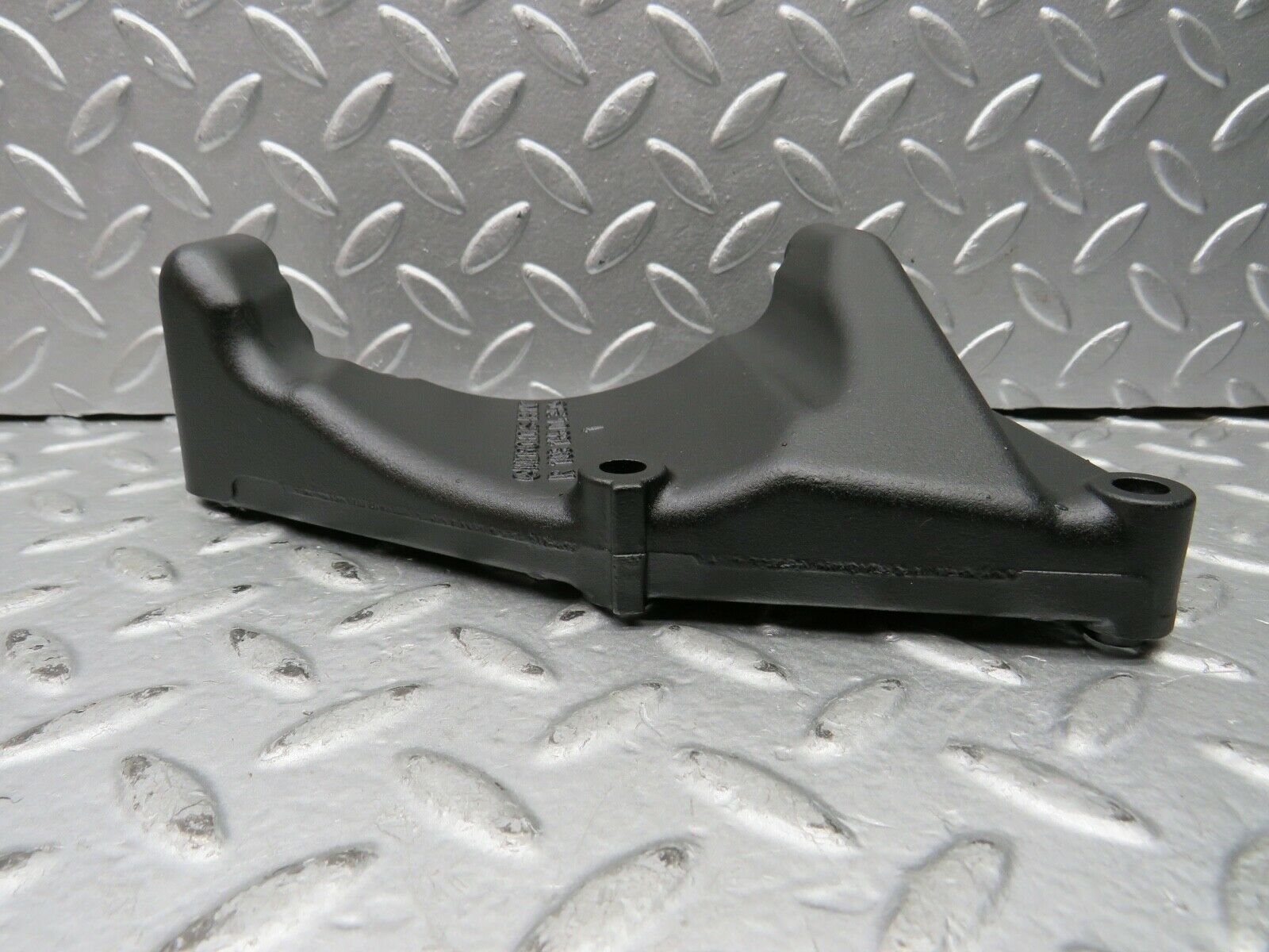 21772 Mercedes-Benz W126 300SE Alternator Generator Bracket 1031550435