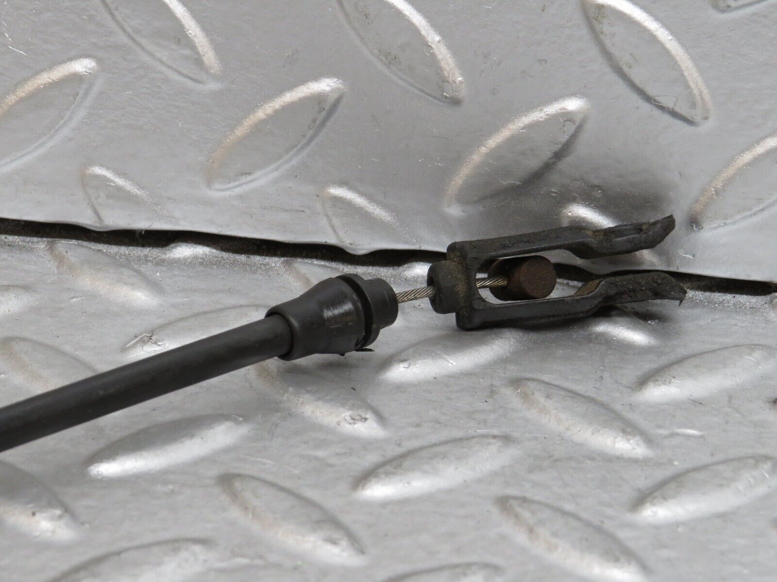 29596 Mercedes-Benz W124 230E Bonnet Release Cable 1239970681