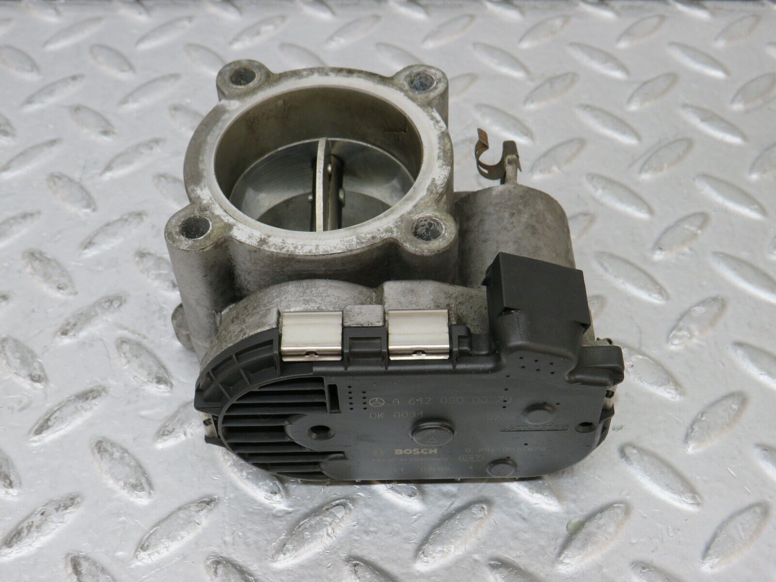 35191 Mercedes-Benz W221 Throttle Body Valve Bosch 6420900070 0281002678
