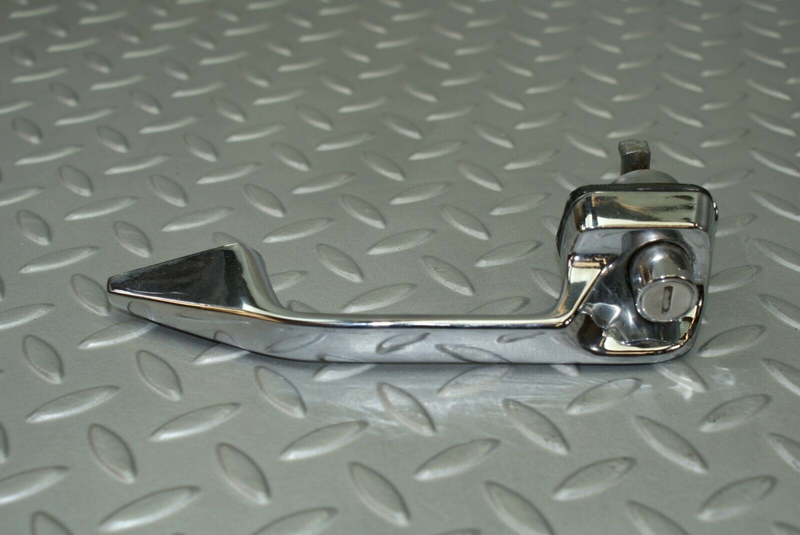 3104 Mercedes-Benz W115 220D Door Handle Front Right 1157660201