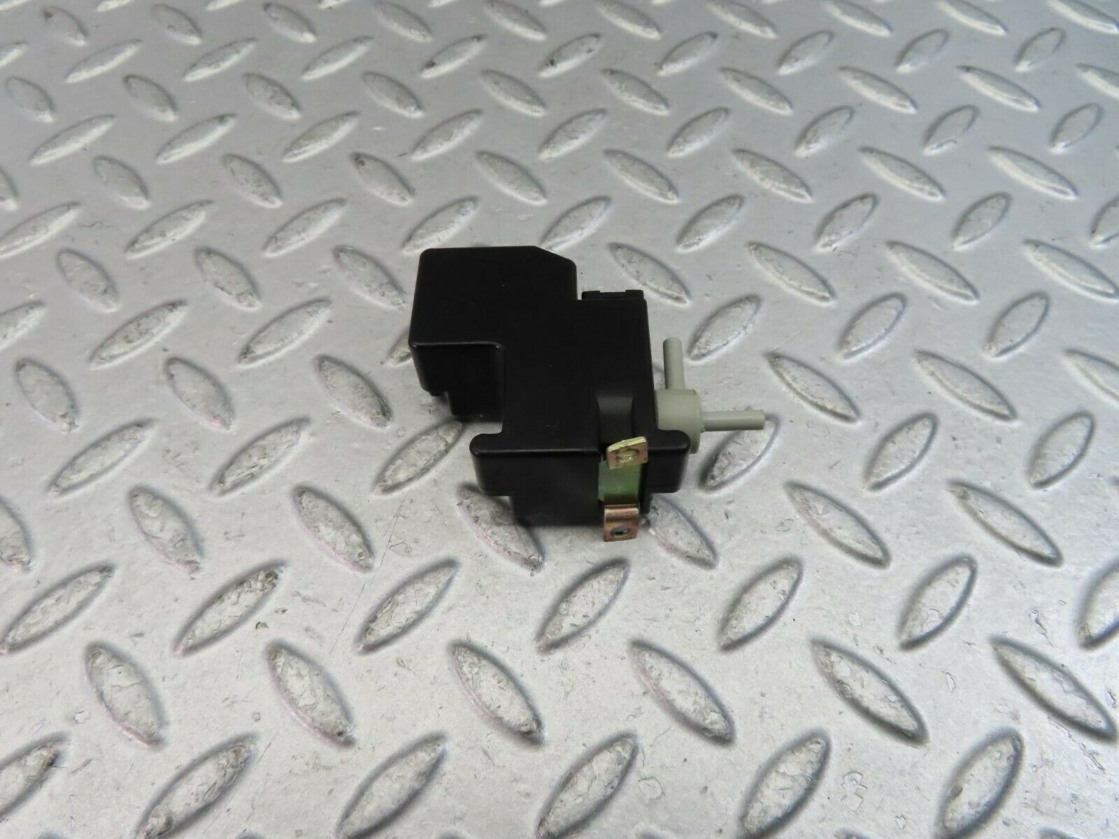9435 Mercedes-Benz C124 300CE Coupe Vacuum Control Valve