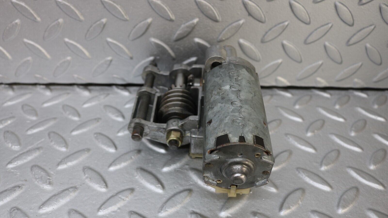 37189 Mercedes-Benz C126 420SEC Coupe Steering Column Adjustment Motor 1264600325