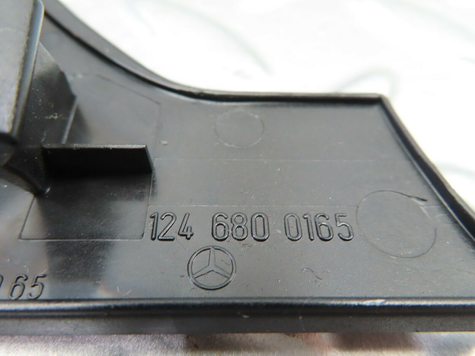6539 Mercedes-Benz S124 E220 Wagon Ignition Switch Cover Surround 1246800165