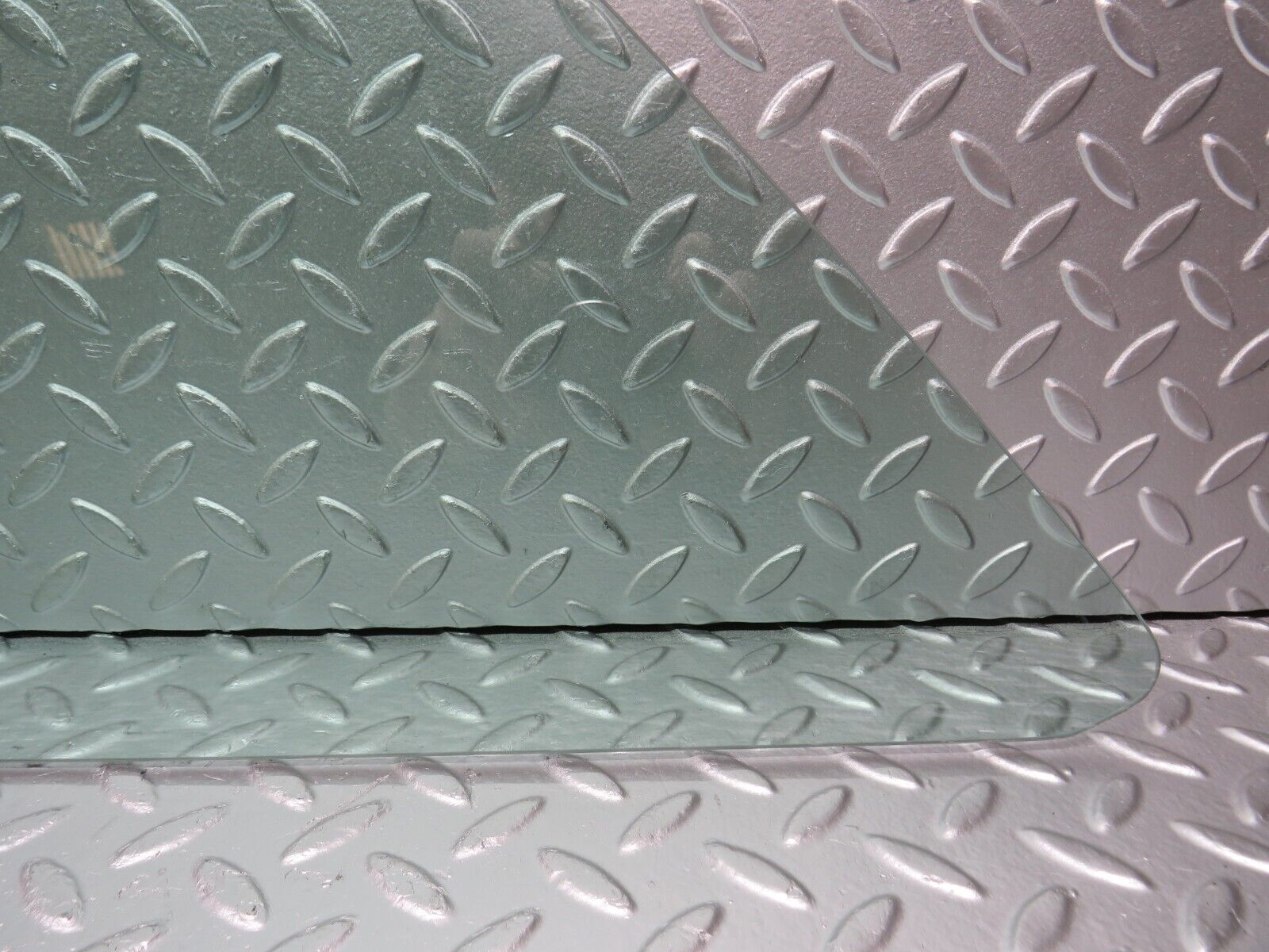 31448 Mercedes-Benz S124 220TE Wagon Rear Right Trunk Quarter Window Glass