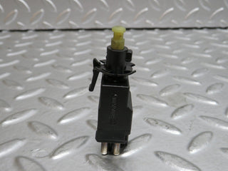 29178 Mercedes-Benz C124 320CE Coupe Brake Light Switch 0015450109