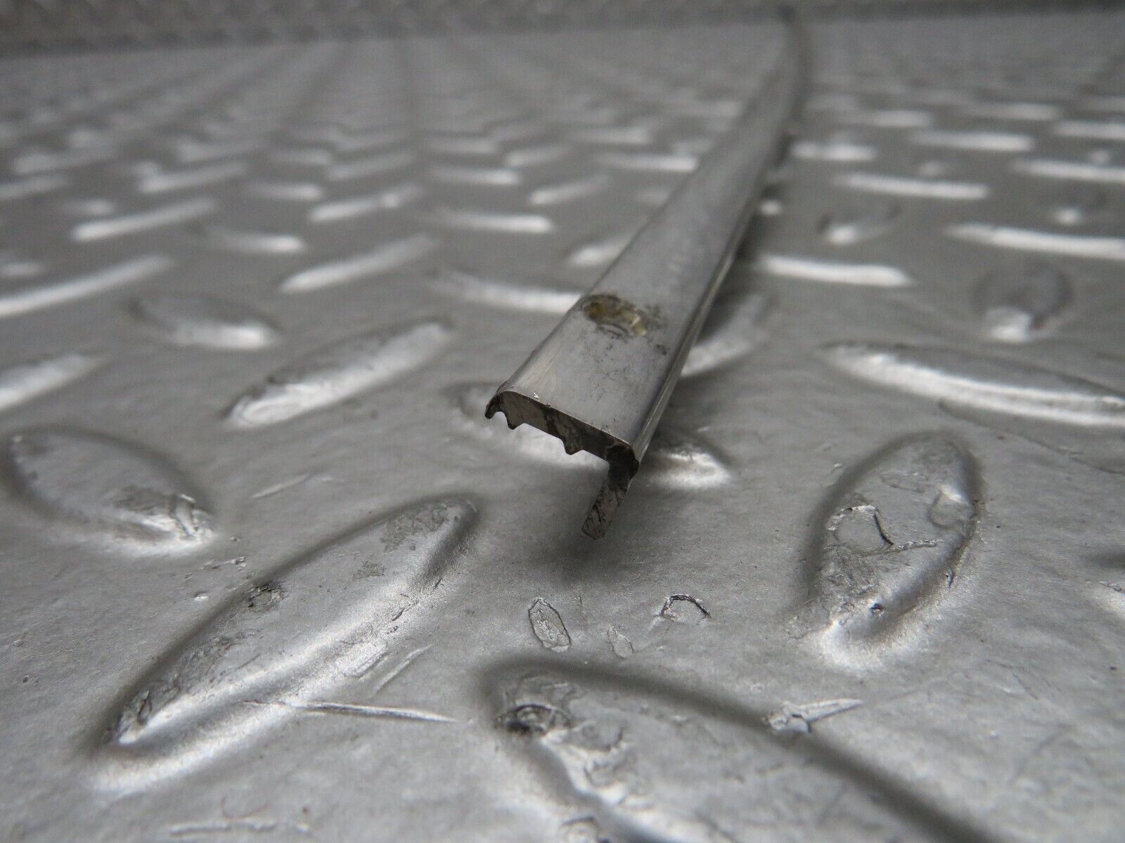 28470 Mercedes-Benz S123 240D Wagon Sunroof Chrome Trim