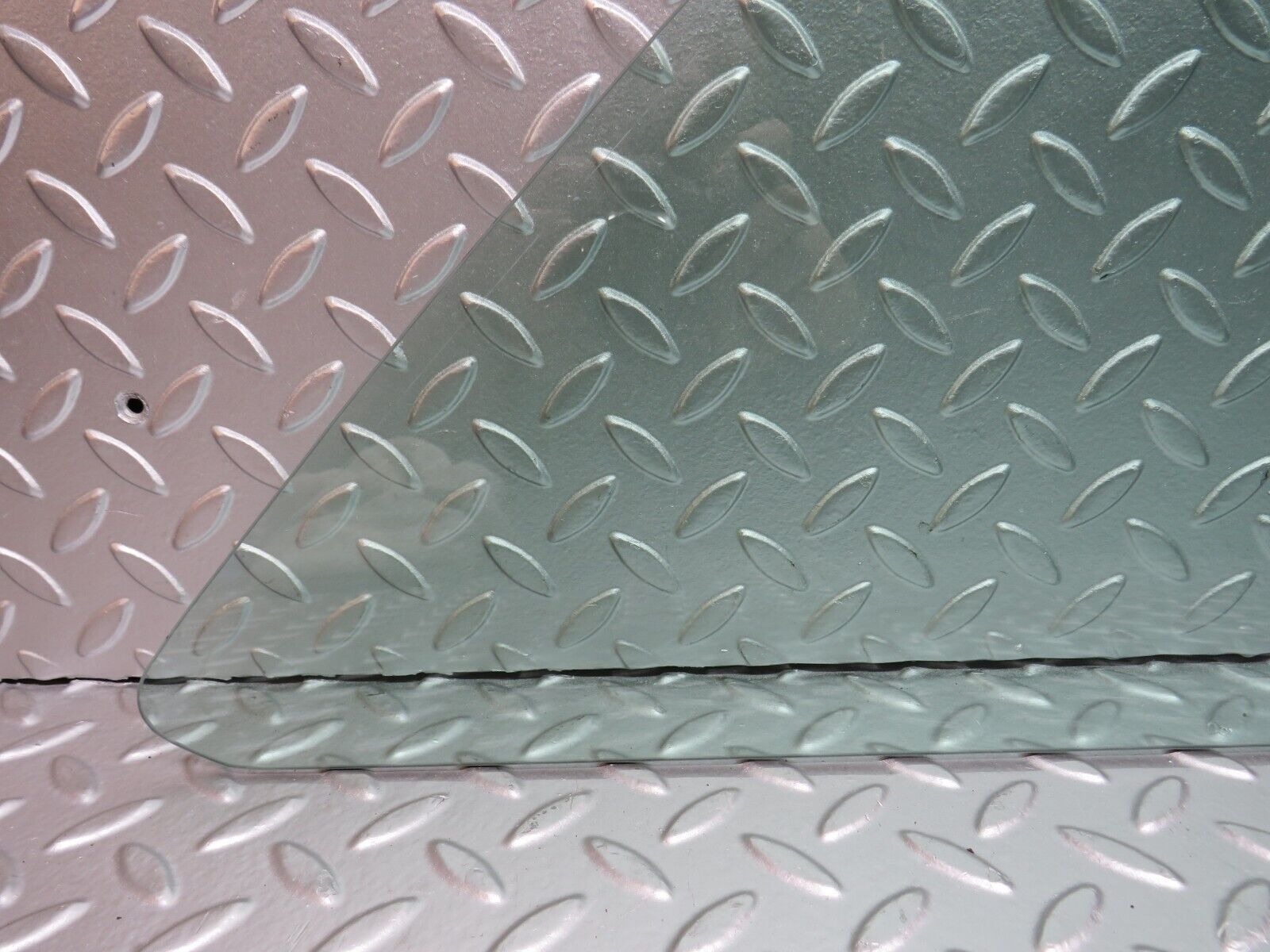 31449 Mercedes-Benz S124 220TE Wagon Rear Left Trunk Quarter Window Glass