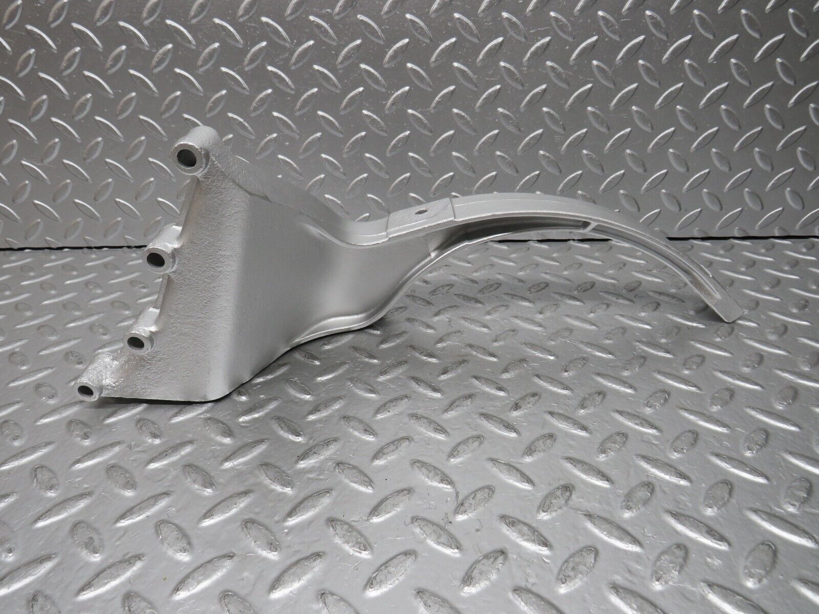 30146 Porsche 924 Exhaust Rear Silencer Bracket 477253243