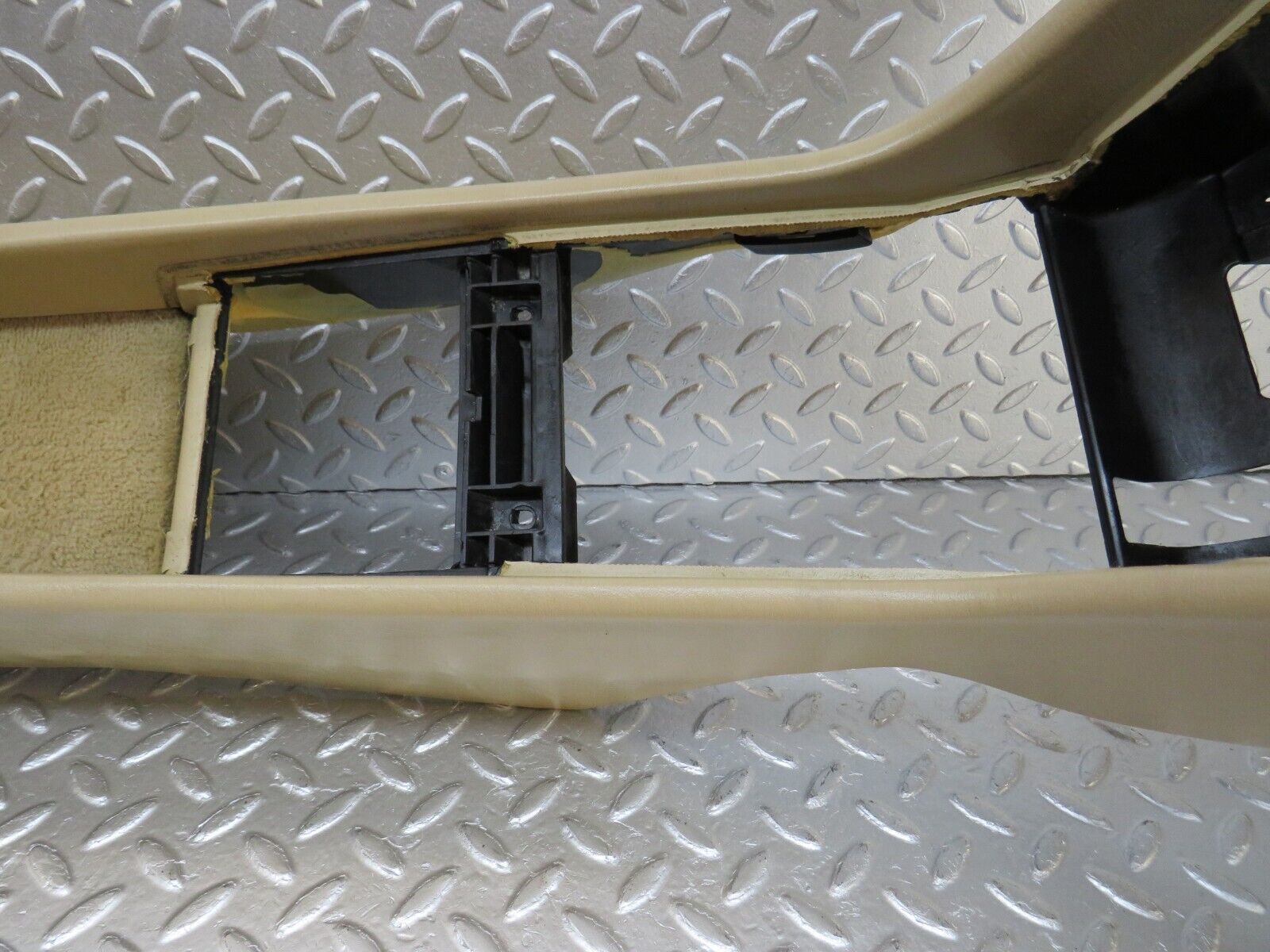 34120 Mercedes-Benz W124 260E Centre Console Beige