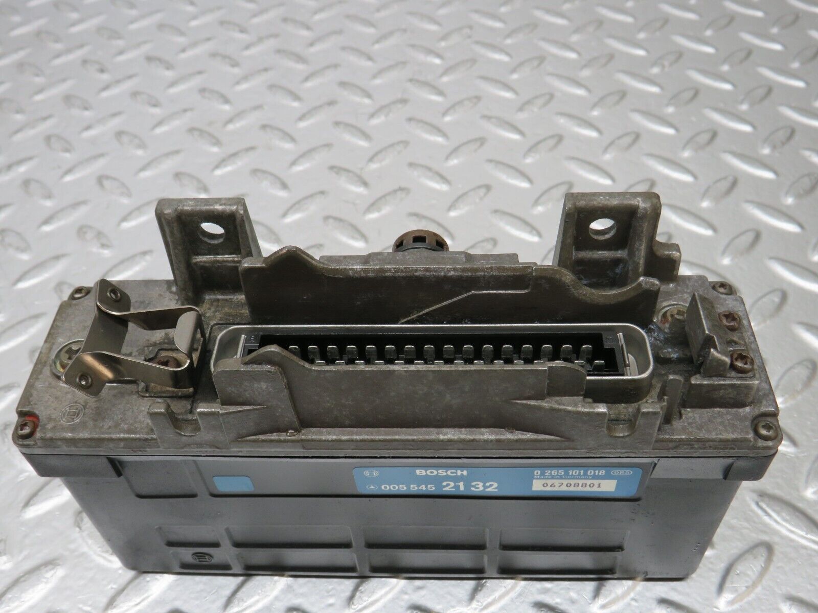 25220 Mercedes-Benz W201 190D ABS Control Unit Bosch 0055452132
