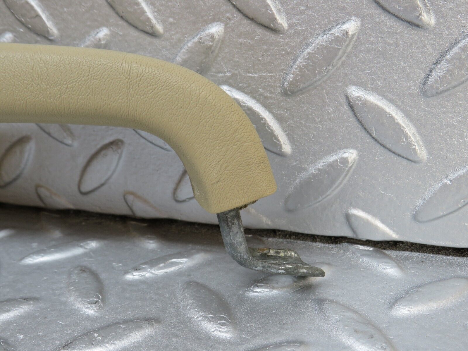 36722 Mercedes-Benz W201 190E 2.0L Interior Door Handle Beige Left 2018100351 2017200128