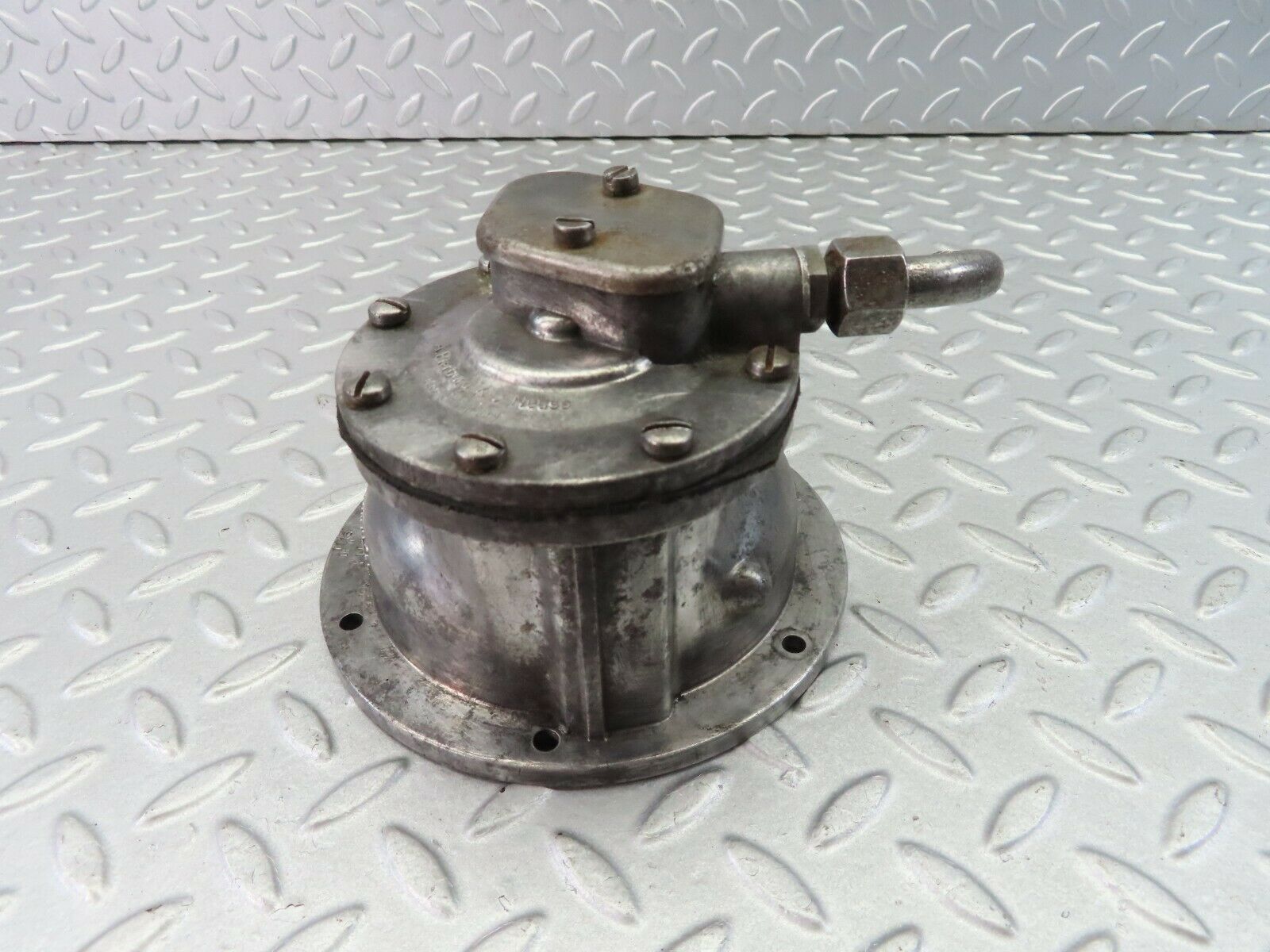 7982 Mercedes-Benz W115 220D Vacuum Pump Pierburg DB/u5 1116