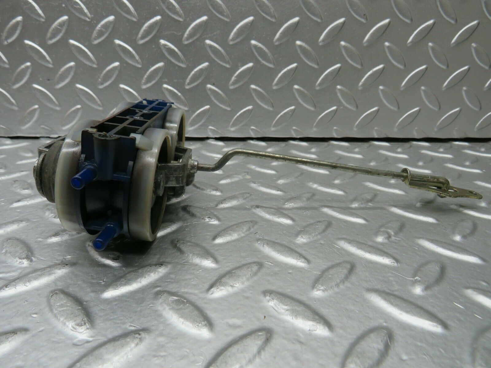 23136 Mercedes-Benz C123 230CE Coupe Door Lock Vacuum Actuator Left