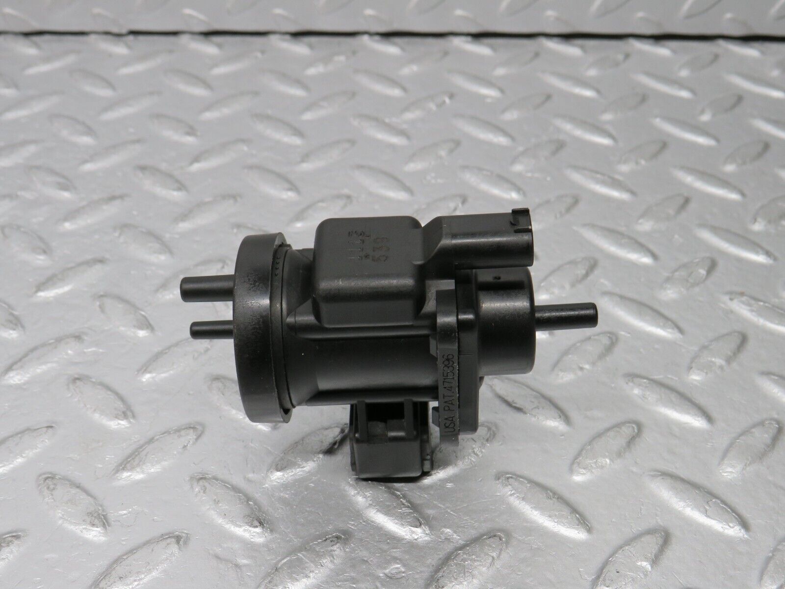 38793 Mercedes-Benz W201 190E 2.6L Vacuum Pressure Converter 0005450427
