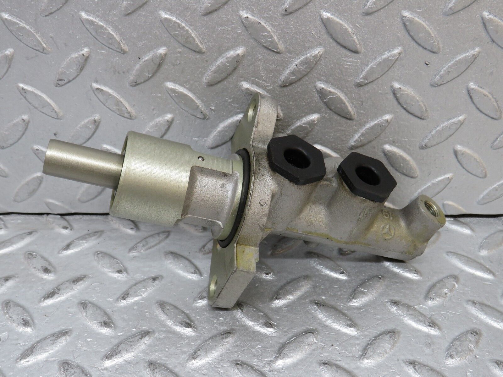 37931 Mercedes-Benz A124 320E Cabriolet Brake Master Cylinder Girling