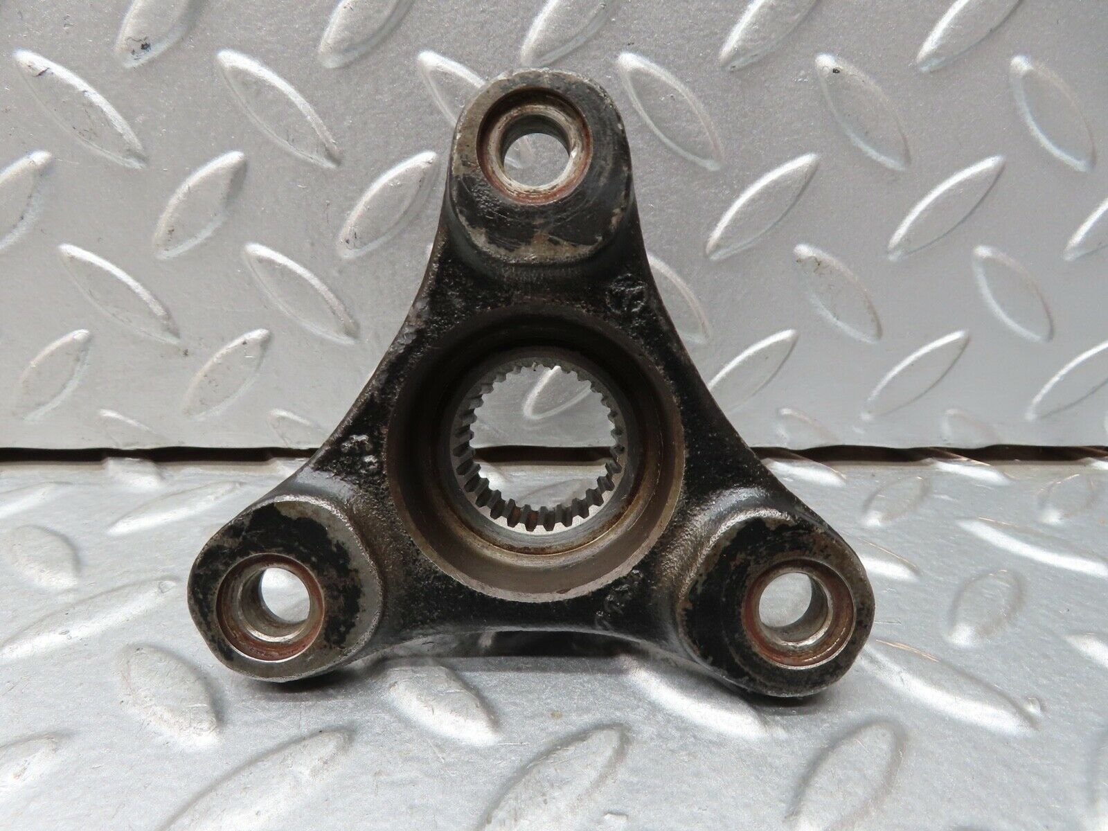 19759 Mercedes-Benz W123 722.122 Automatic Gearbox Rear Flange 1152621145