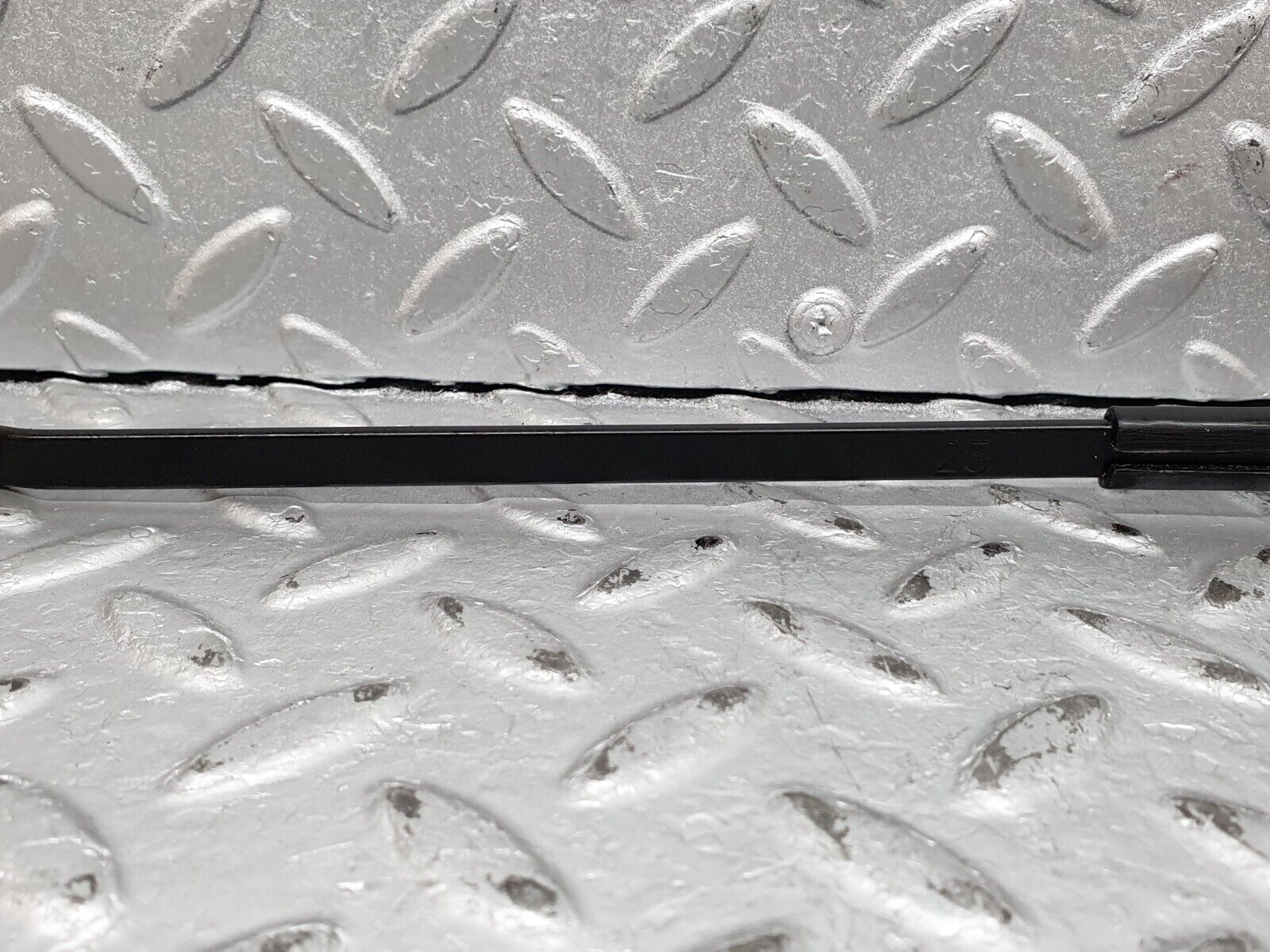 41209 Mercedes-Benz W126 300SE Windscreen Wiper Arm Left Side