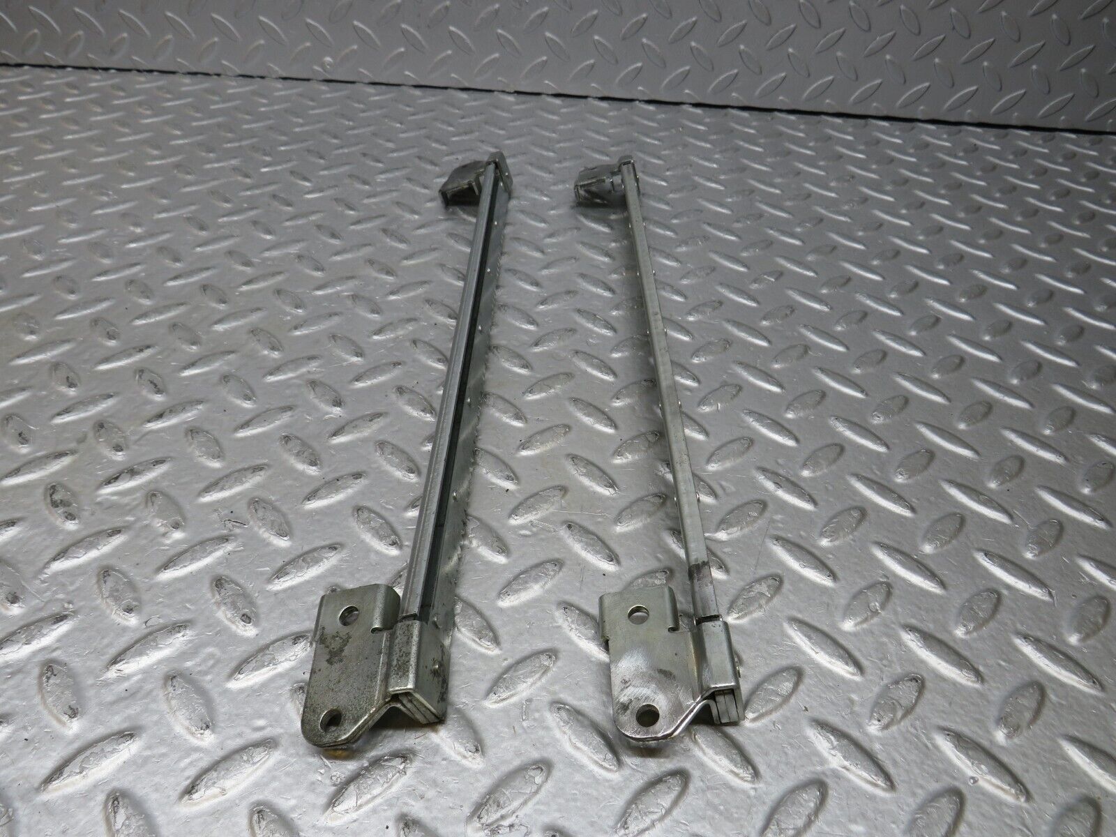 37083 Mercedes-Benz C126 420SEC Coupe Electric Seat Rail Pair 1269100184