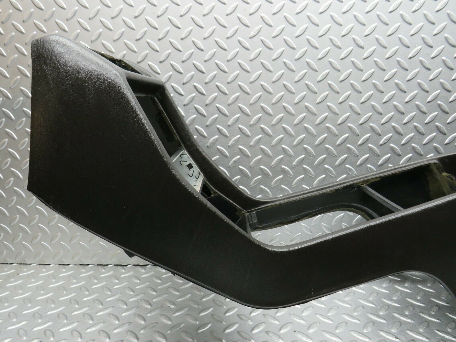 22069 Mercedes-Benz S123 280TE Wagon Centre Console Black