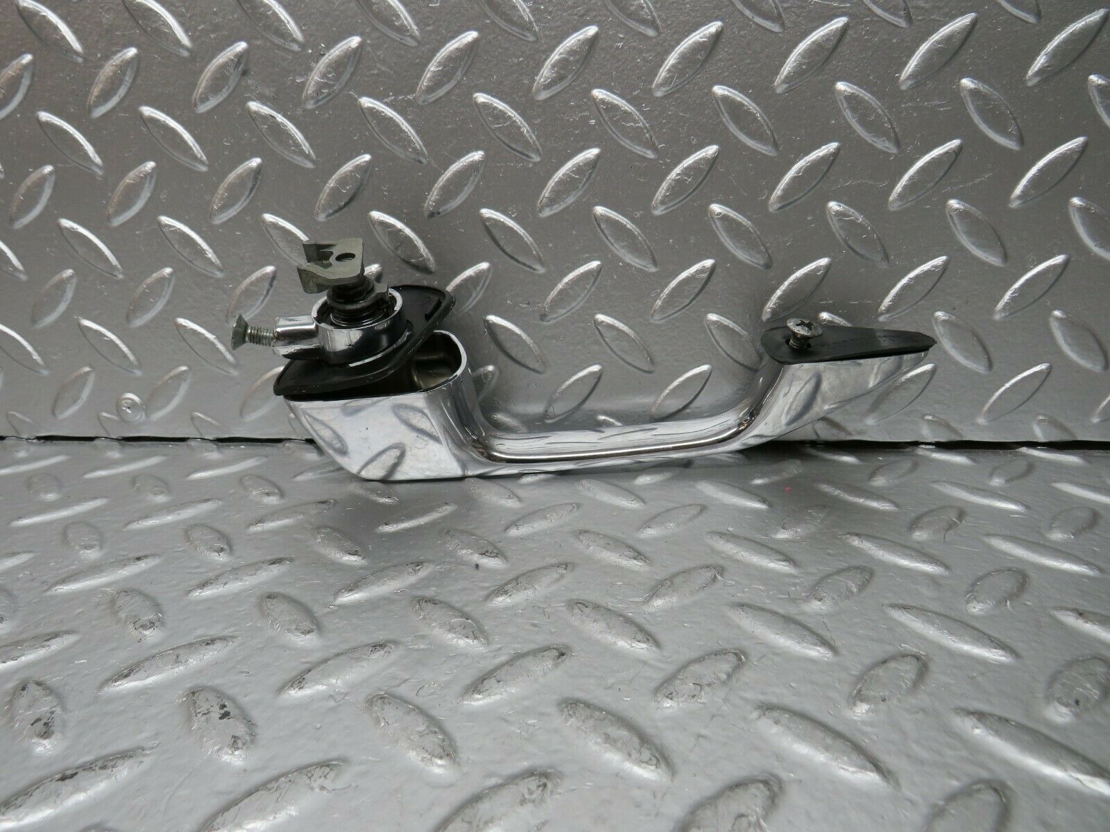 24457 Mercedes-Benz W108 Door Handle Front Right No Key 1087661401
