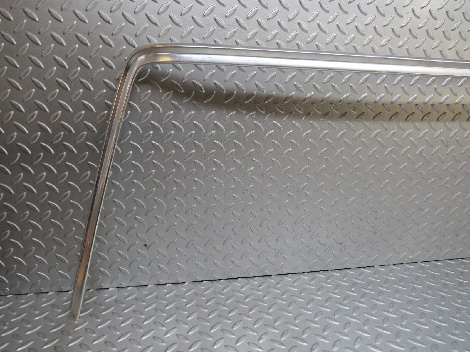 37582 Mercedes-Benz W109 300SEL Rear Windscreen Chrome Frame