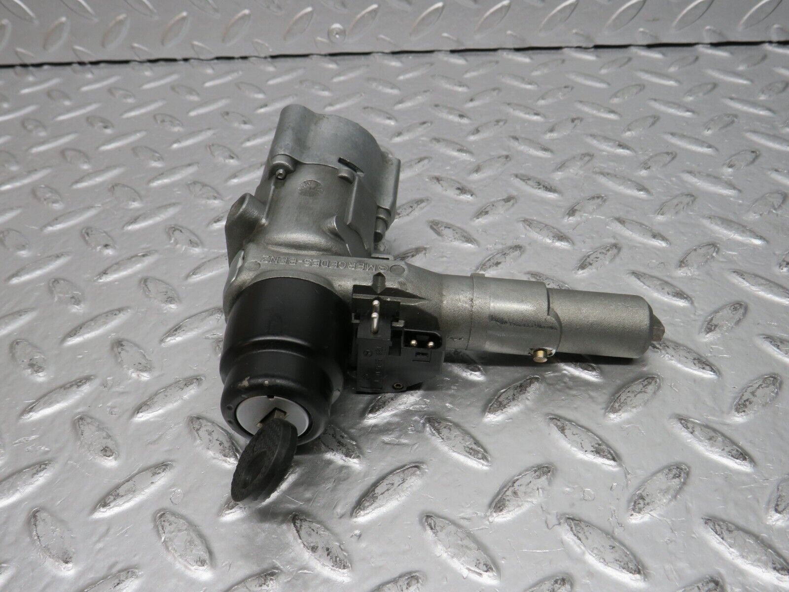 31513 Mercedes-Benz S124 300TE Wagon Steering Lock Ignition Switch With Key