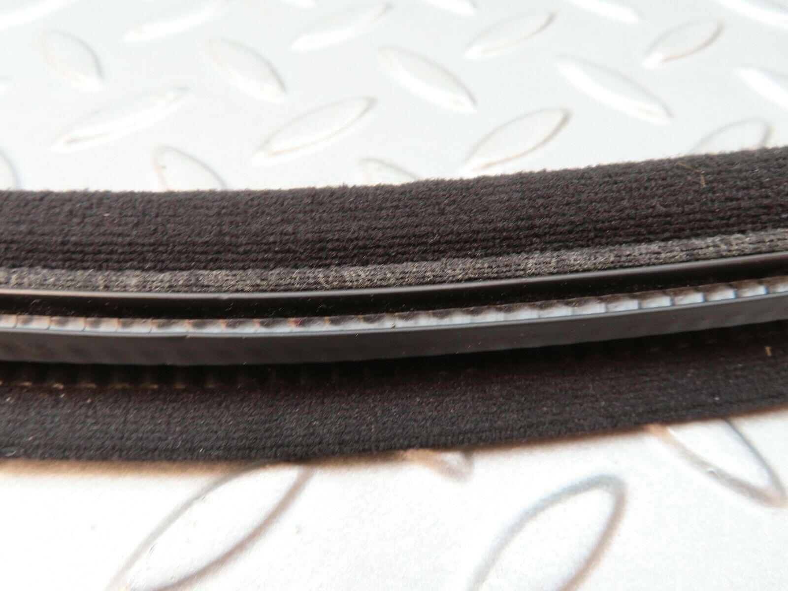 4077 Mercedes-Benz S123 200T Wagon Rear Left Door Seal