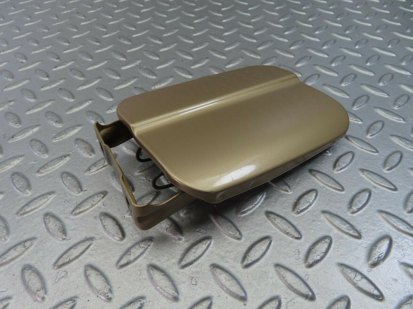 10797 Mercedes-Benz W123 230E Fuel Tank Flap Cap 1235840039
