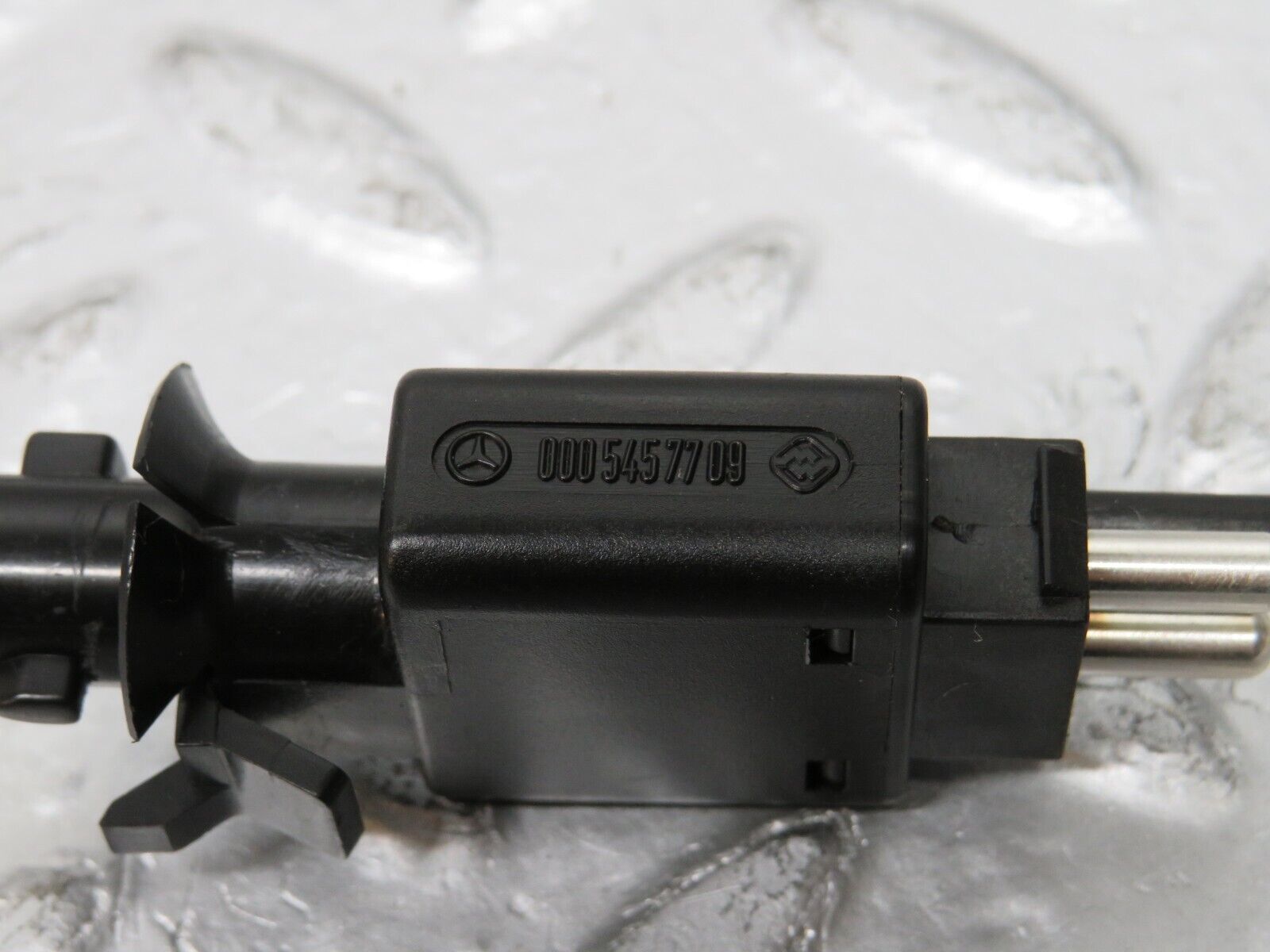 29528 Mercedes-Benz W124 230E  Brake Light Switch 0005457709