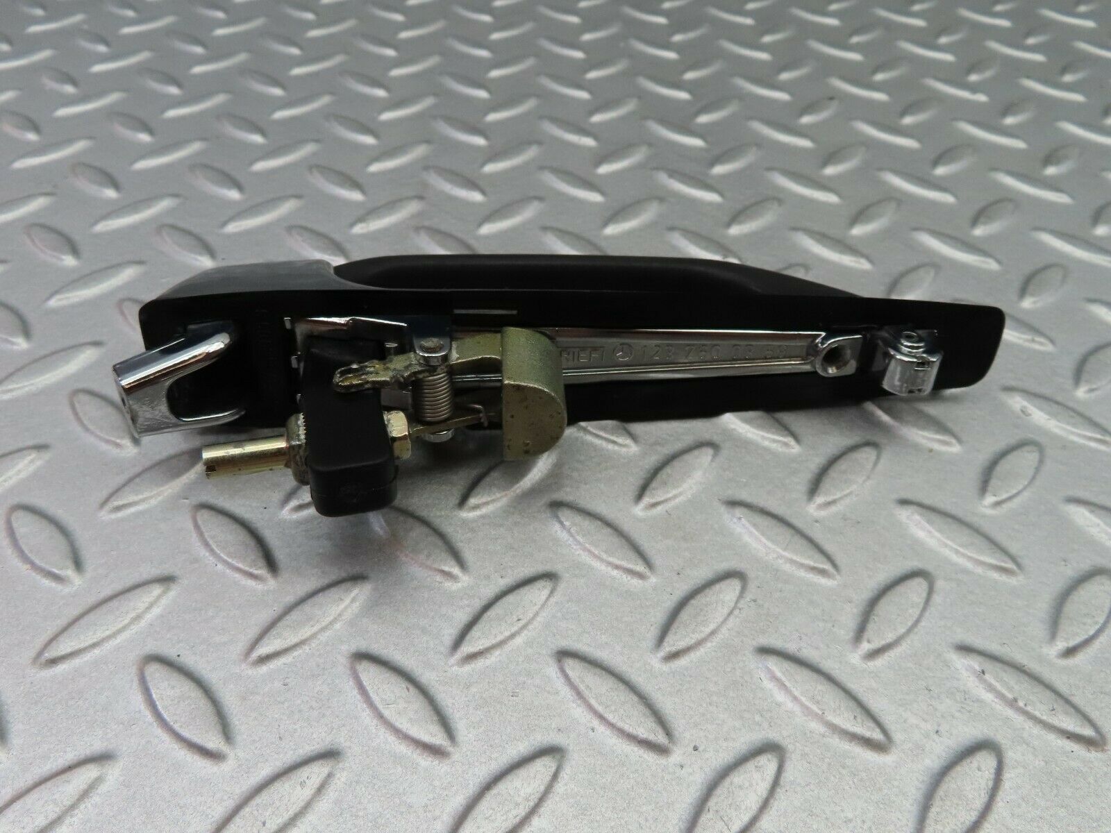 5826 Mercedes-Benz W123 200 Exterior Door Handle Rear 1237600359