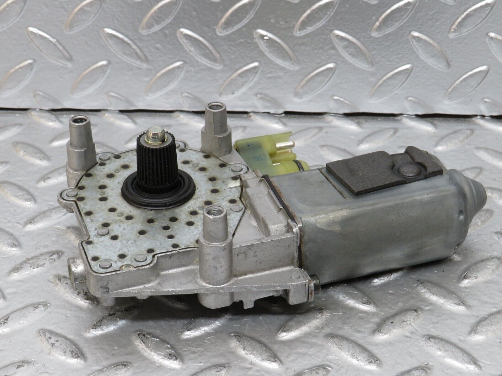 24745 Mercedes-Benz W140 S320 Rear Right Window Regulator Motor 1407301046