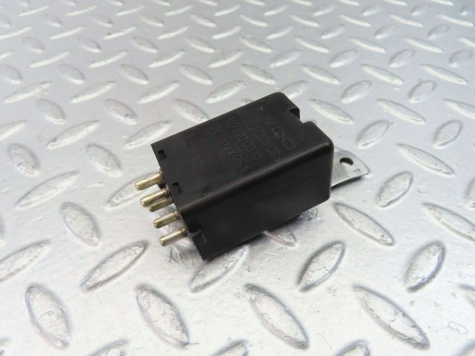 10729 Mercedes-Benz W123 230E Rear Heated Window Relay 1078200010